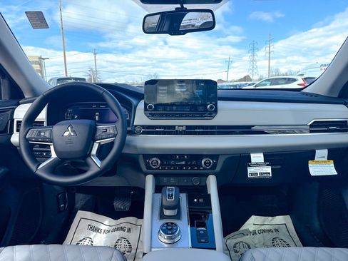 New 2025 Mitsubishi Outlander SEL image 29