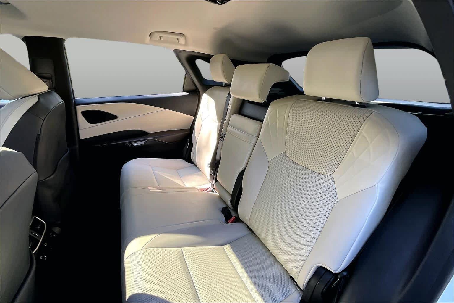 Used 2024 Lexus RX 350 Premium w/ Cold Area Package AWD/4WD image 20