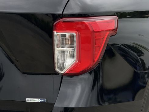 Used 2020 Ford Explorer Platinum w/ Premium Technology Package AWD/4WD image 11