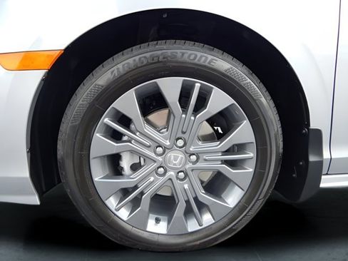 Certified 2025 Honda Odyssey Touring image 13