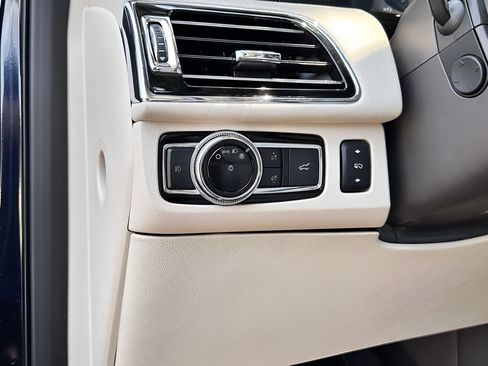 Used 2021 Lincoln Navigator Reserve w/ Luxury Package AWD/4WD image 15