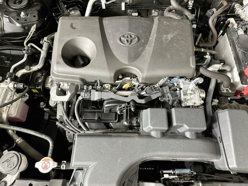 Used 2025 Toyota RAV4 XLE FWD image 31