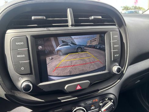 Used 2025 Kia Soul LX w/ LX Technology Package FWD image 22