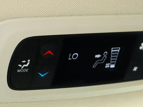 Used 2023 Chrysler Pacifica Touring-L image 44