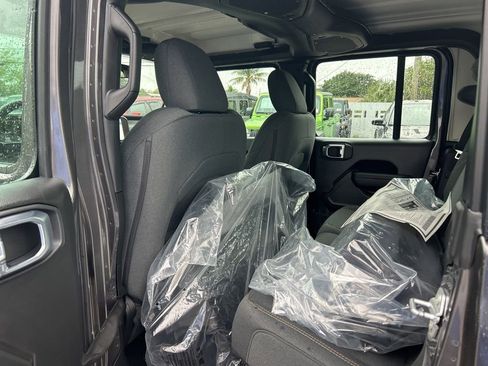 New 2026 Jeep Gladiator Sport AWD/4WD image 31