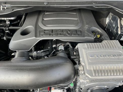 New 2026 RAM 1500 Laramie AWD/4WD image 29