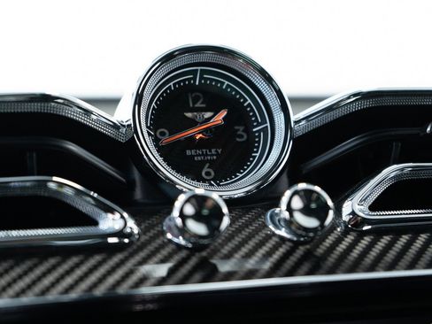 Certified 2025 Bentley Bentayga Extended Wheelbase image 41