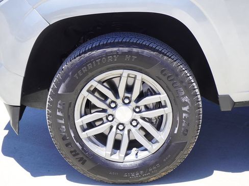 Used 2023 Chevrolet Colorado LT w/ LT Convenience Package RWD image 4