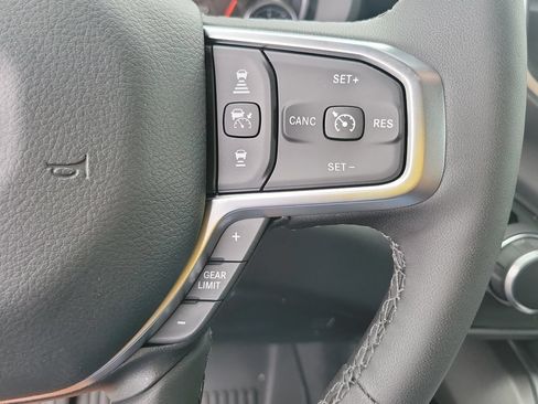 Used 2025 RAM 1500 Big Horn AWD/4WD image 32