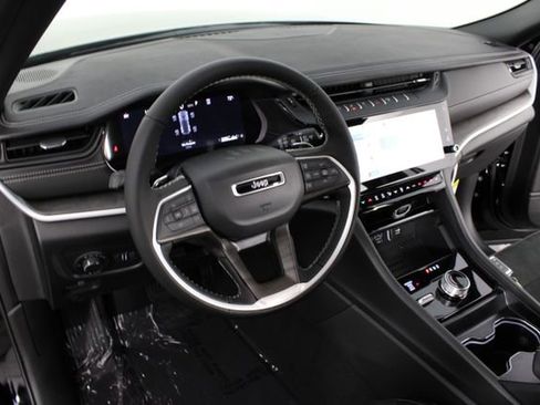 New 2026 Jeep Grand Cherokee Laredo image 9