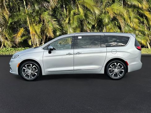 New 2026 Chrysler Pacifica Pinnacle image 2