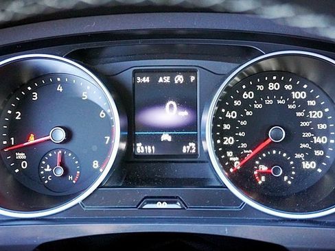 Used 2021 Volkswagen Tiguan SE image 31