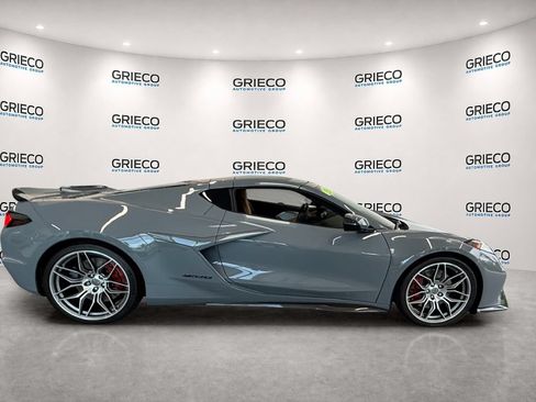 Used 2024 Chevrolet Corvette Z06 RWD image 8