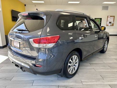 Used 2014 Nissan Pathfinder SV w/ Trailer Tow Package FWD image 6