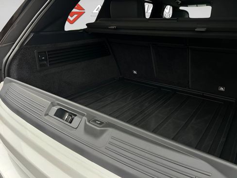 Used 2019 Land Rover Range Rover Long Wheelbase Supercharged image 31