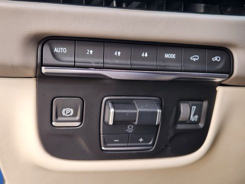 Used 2025 Cadillac Escalade ESV Sport Platinum image 24