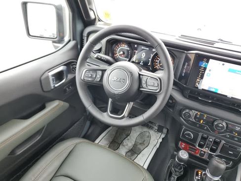 New 2026 Jeep Gladiator Mojave image 18