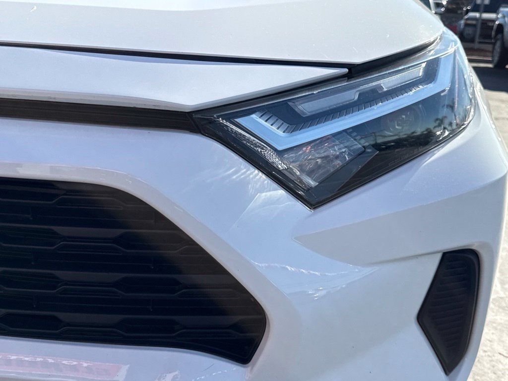 Used 2025 Toyota RAV4 LE AWD/4WD image 30