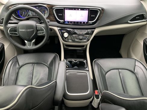 Used 2024 Chrysler Pacifica Limited image 27