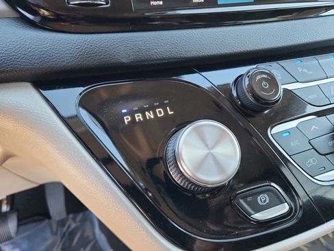 Certified 2023 Chrysler Pacifica Touring-L image 20