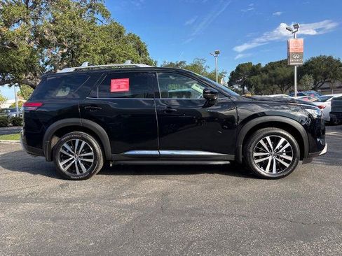 Certified 2025 Nissan Pathfinder Platinum w/ Cargo Package FWD image 2