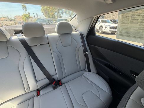 Used 2025 Hyundai Elantra Limited FWD image 38