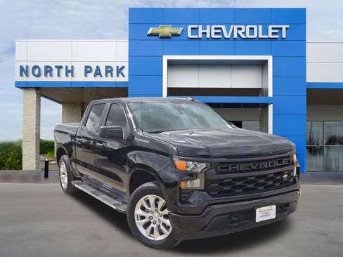 Certified 2025 Chevrolet Silverado 1500 Custom image 1