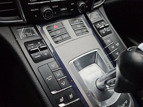 Used 2014 Porsche Panamera 4 image 19