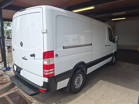 Used 2015 Mercedes-Benz Sprinter 2500 image 4