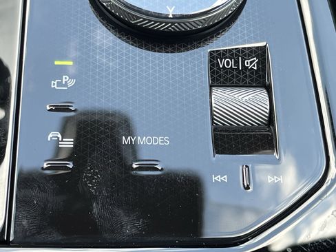 New 2026 BMW i5 eDrive40 w/ M Sport Package image 8