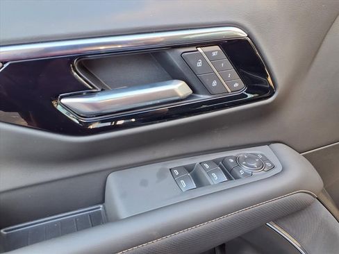 New 2026 Chevrolet Suburban Premier image 9