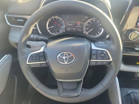 Certified 2023 Toyota Highlander XLE image 23