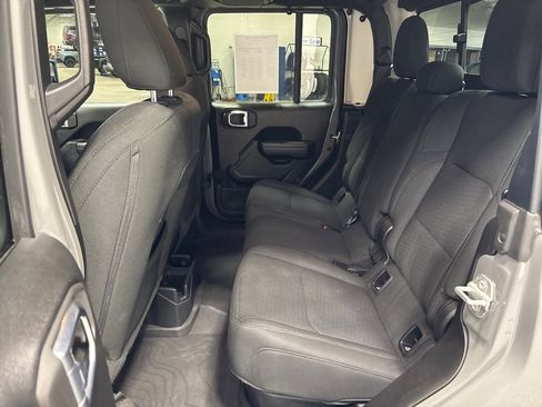 Used 2022 Jeep Gladiator Sport image 29