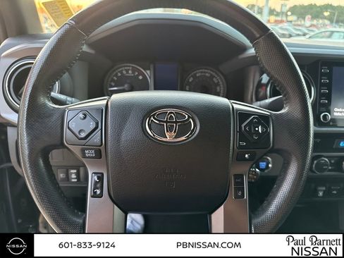 Used 2022 Toyota Tacoma TRD Off-Road image 17