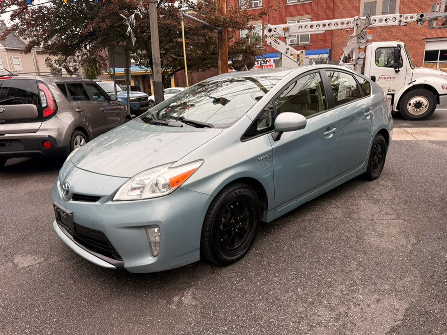 Used 2014 Toyota Prius Three FWD image 1