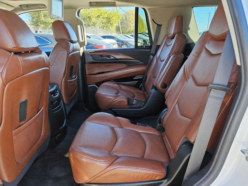 Used 2020 Cadillac Escalade Luxury image 19