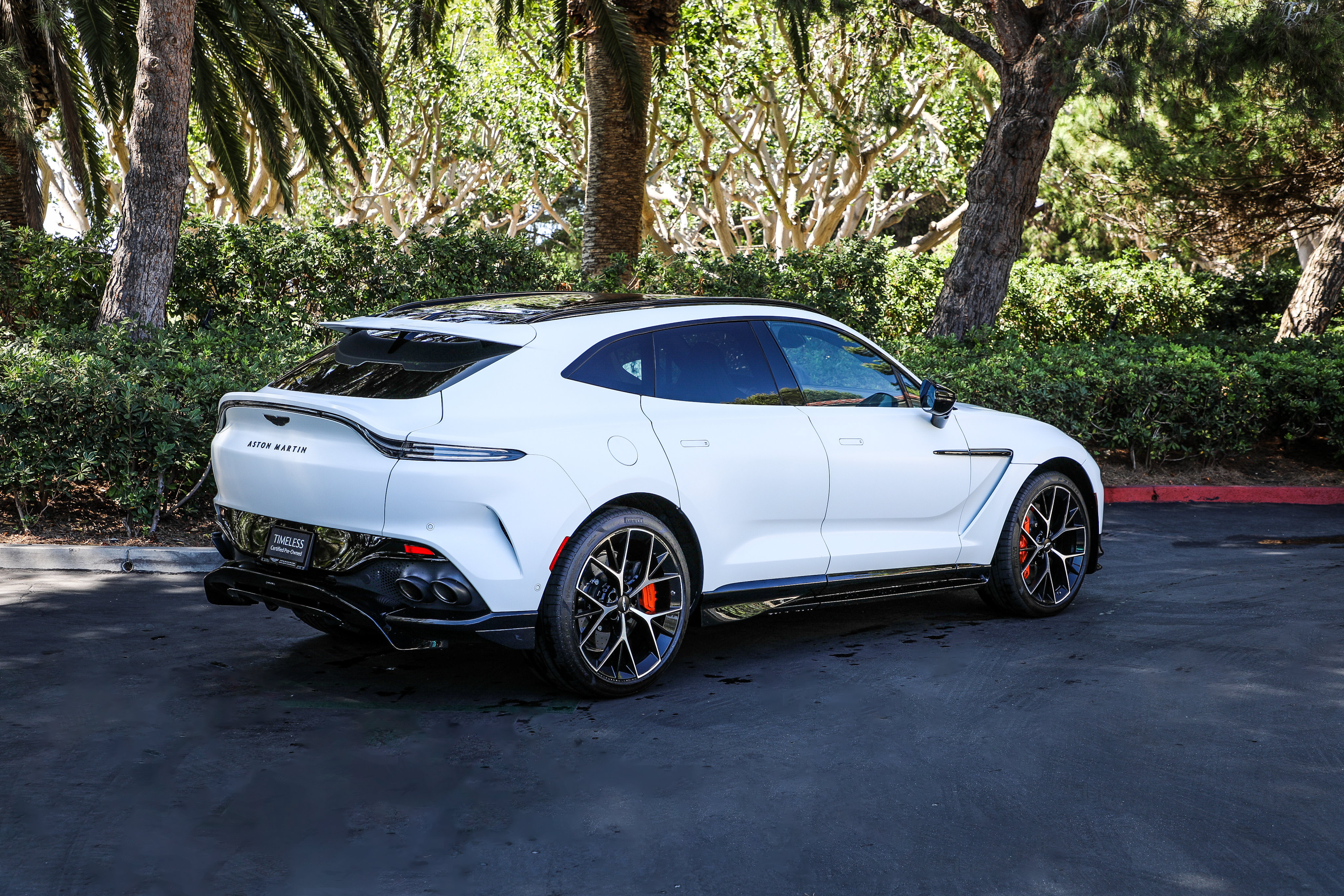 Used 2025 Aston Martin DBX 707 AWD/4WD image 3