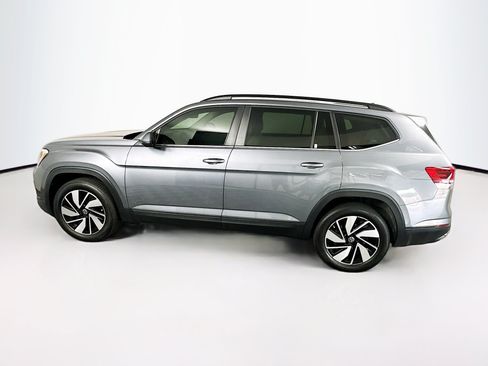 Used 2024 Volkswagen Atlas SE w/ Panoramic Sunroof Package FWD image 4