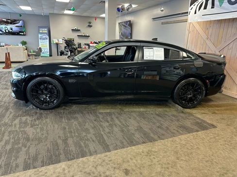 Used 2018 Dodge Charger R/T image 6