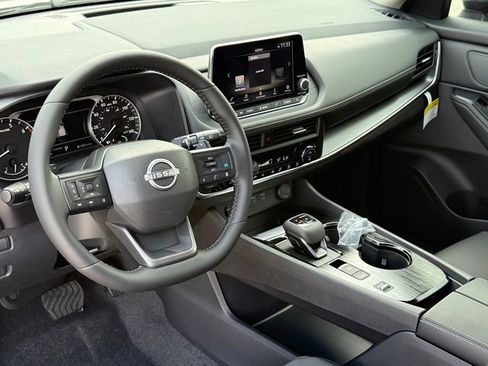 Used 2026 Nissan Rogue SV w/ SV Premium Package image 9