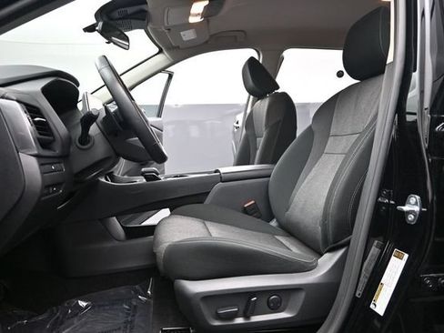 Used 2025 Nissan Rogue SV FWD image 16