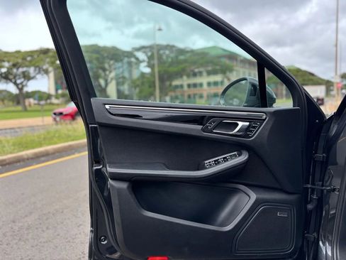 Used 2017 Porsche Macan S image 14