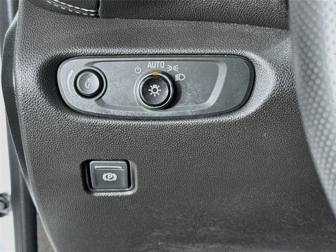 Used 2023 Chevrolet Blazer LT FWD image 11