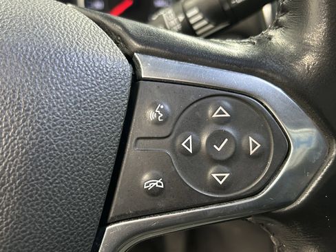 Used 2020 Chevrolet Traverse LT image 24