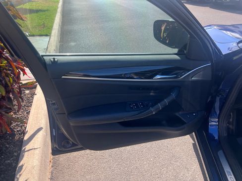 Used 2018 BMW 530e xDrive image 9