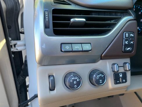 Used 2020 Chevrolet Suburban Premier AWD/4WD image 12