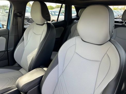 New 2026 Volkswagen Tiguan SE R-Line FWD image 18