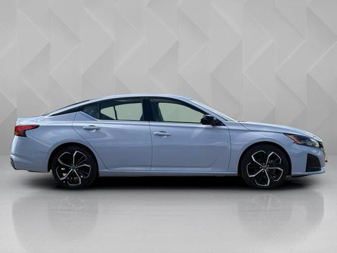 Used 2024 Nissan Altima 2.5 SR FWD image 4