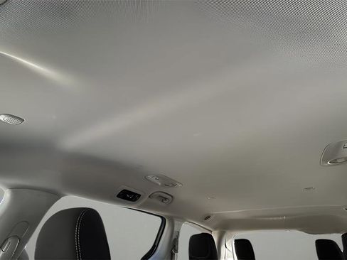 Used 2023 Chrysler Voyager LX image 17