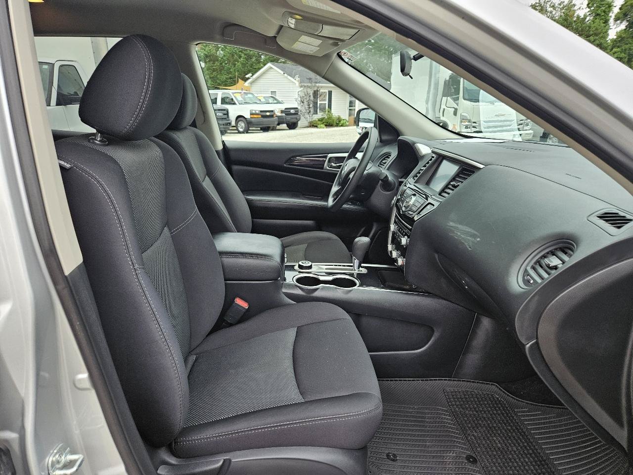 Used 2019 Nissan Pathfinder S AWD/4WD image 31